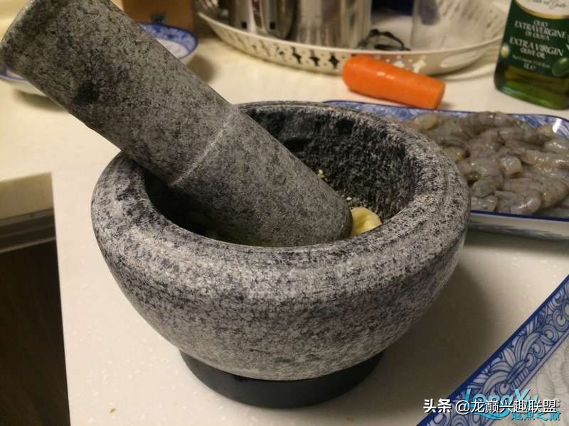 手把手教你做龙鱼最强营养秘方食谱--鲜虾牛肉狮子头,别馋哈