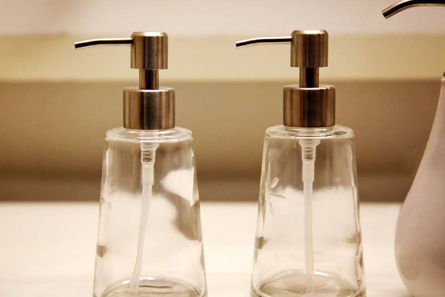 手被墨水弄脏了洗不掉,手被墨水弄脏了用什么洗干净