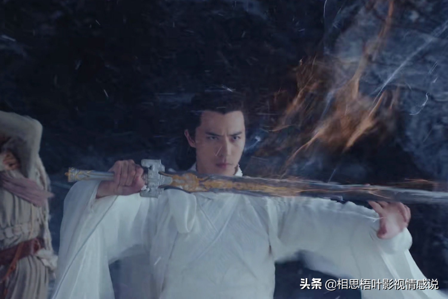 且听凤鸣君临渊认出凤舞,且听凤鸣的君临渊是谁