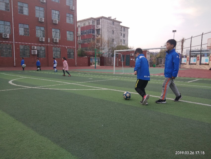 伏羲路小学课间操足球操,文军希望小学大课间足球操