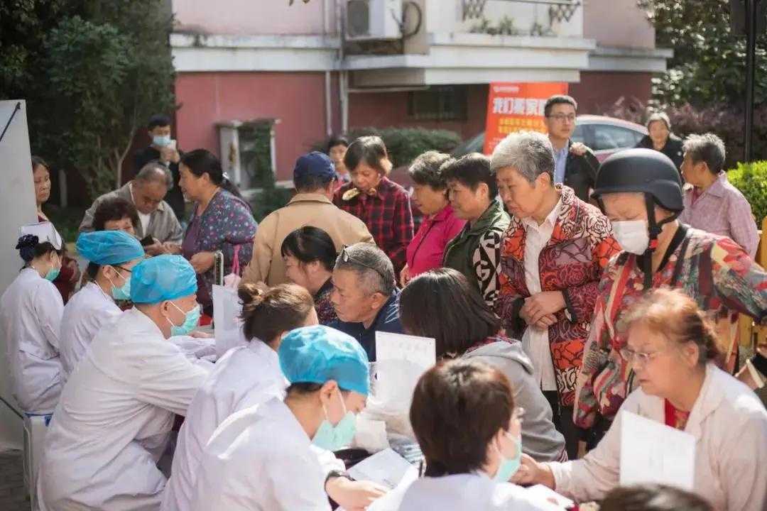 市中医院开展大型义诊活动,市中医院的义诊活动