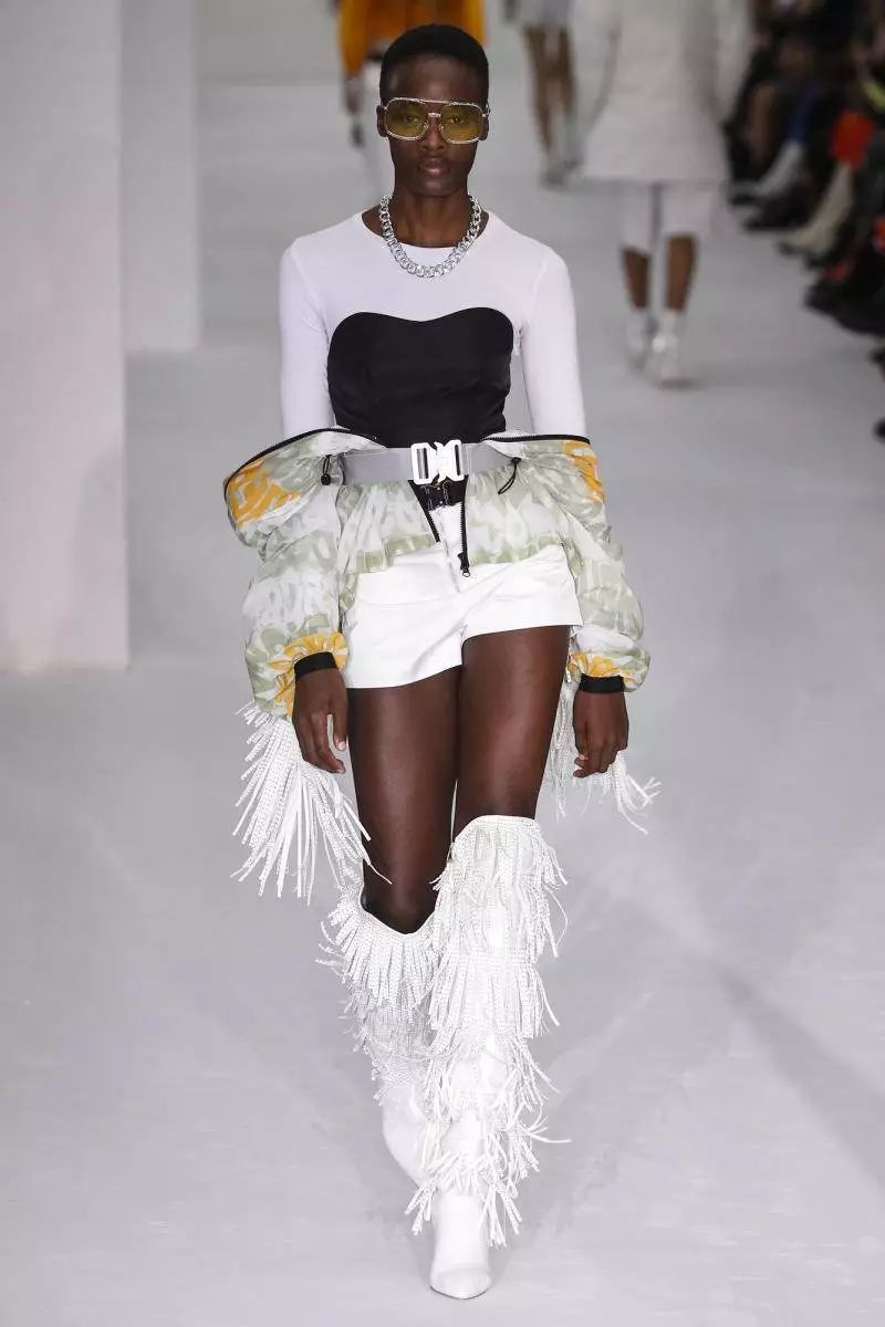 波司登羽绒时装周,波司登伦敦时装周中国红