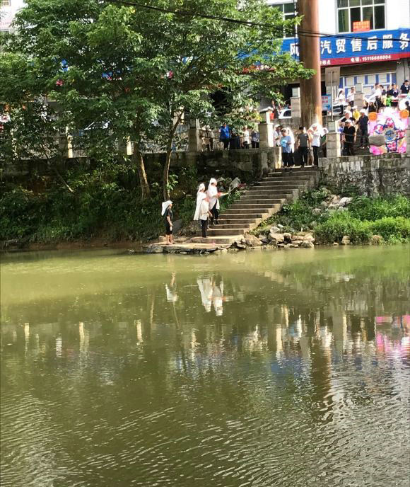 众人钓大鱼,一群人钓大鱼名场面