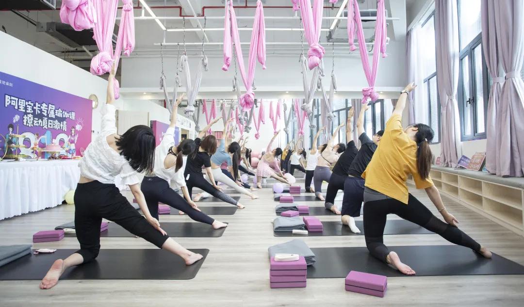 小黑裙的创始人,小黑裙创始人是哪里人