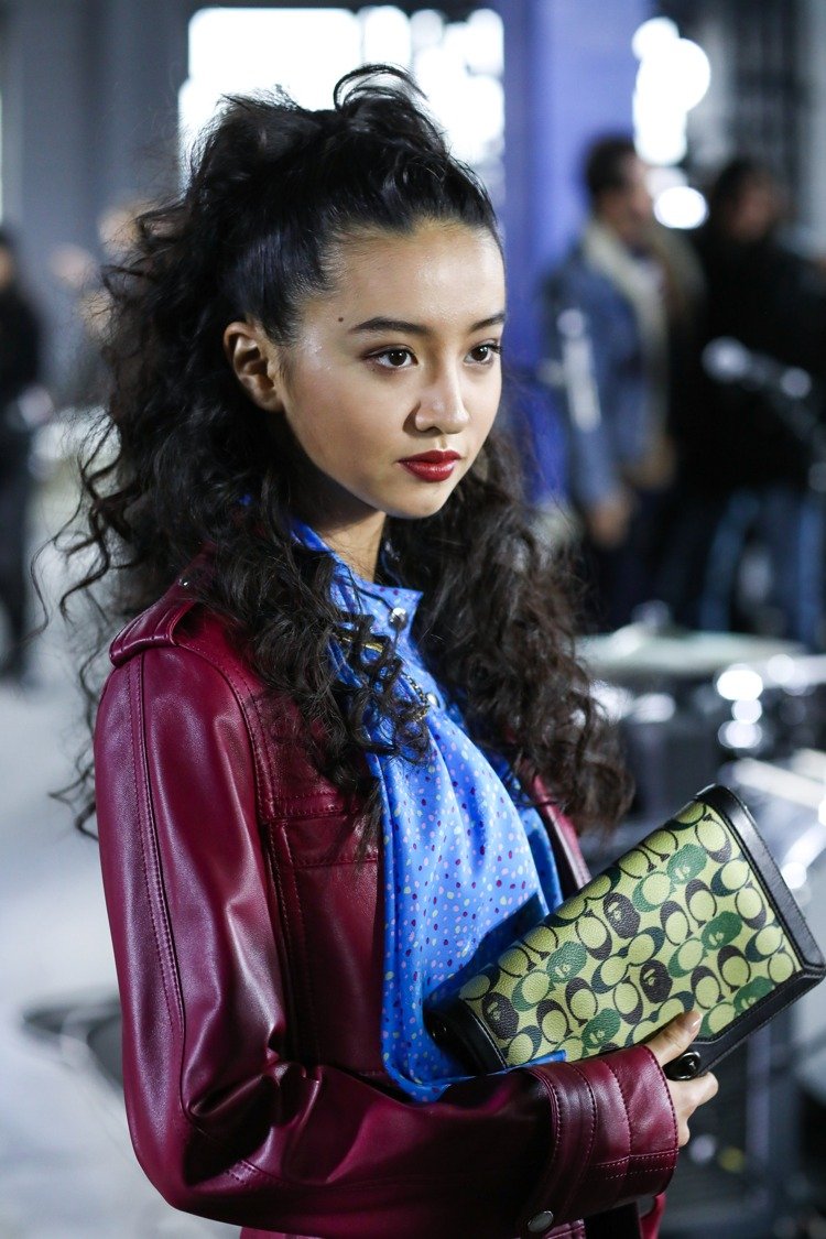 宋慧乔浪漫满屋斜马尾,宋慧乔长发卷发造型