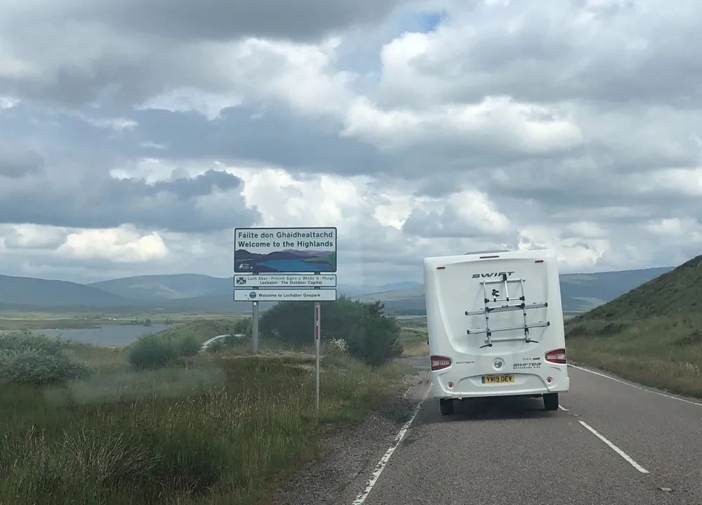 在英国开车自驾游,英国自驾游20000够吗