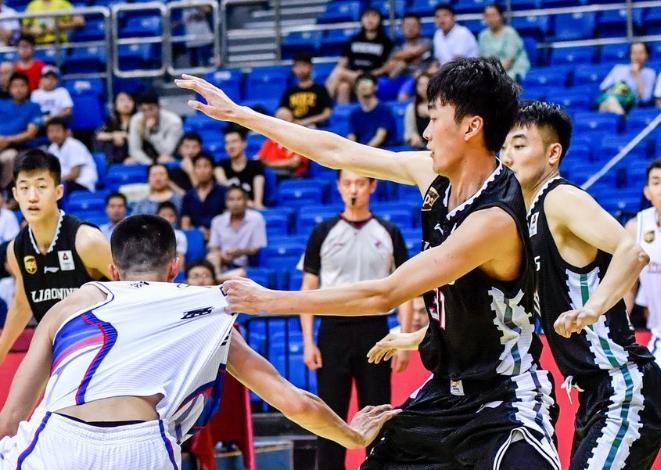 辽宁42分惨败四川球迷反应,辽宁半场58-43领先广东15分