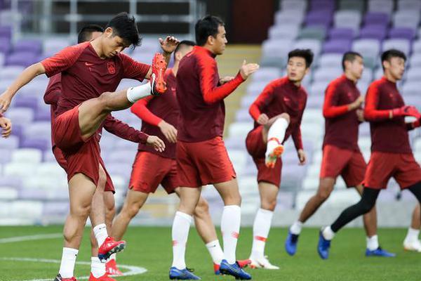 中国球迷为国足助威视频,中国球迷为国足助威震撼视频