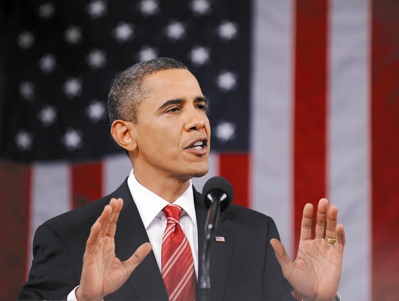 奥巴马首次回非洲老家：帮祖母扛大米，和兄弟们一起在村头喝酒