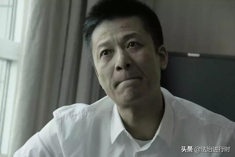 女子用热水泼公交车司机,女乘客向公交司机泼热水处理结果