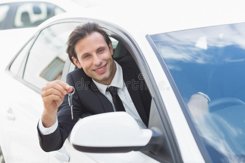 为什么有人都喜欢买低配车,为什么都推荐低首付