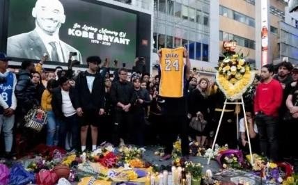 缅怀科比致敬传奇的方式,悼念科比众球星落泪