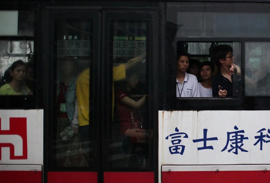 00后居然都进工厂流水线组装iPhone了