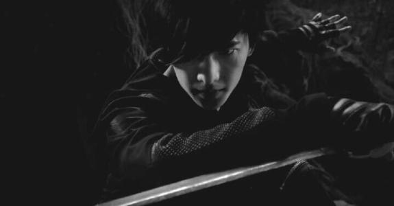 盗墓笔记吴邪为什么不如张起灵,盗墓笔记张起灵与吴邪什么关系