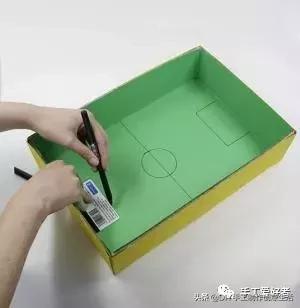 球迷爸爸靠指偶游戏带娃，手工制作的指偶乐趣多