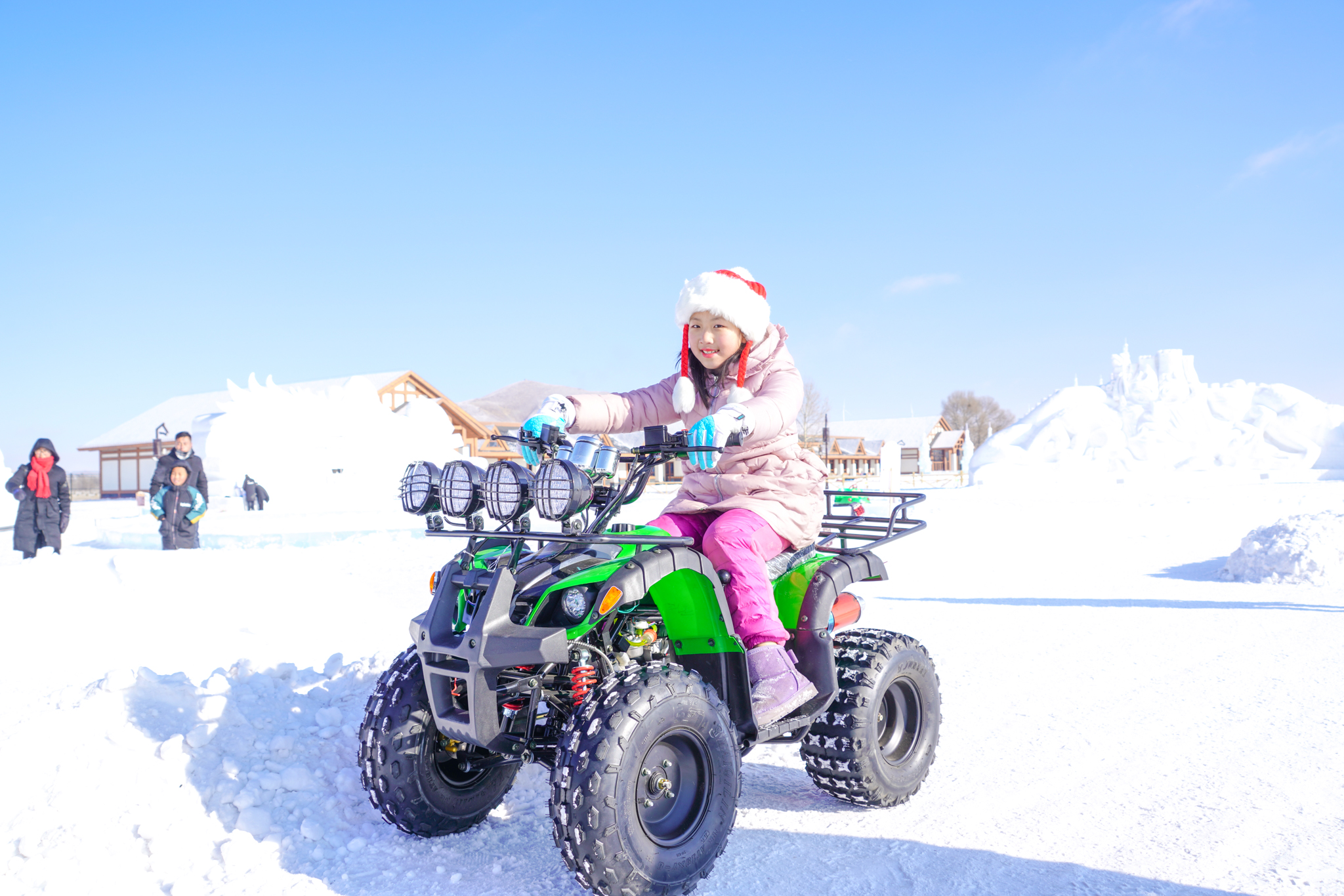 美也声声马鸣，冰雪晶莹！壮哉辽阔草原，新岁康安