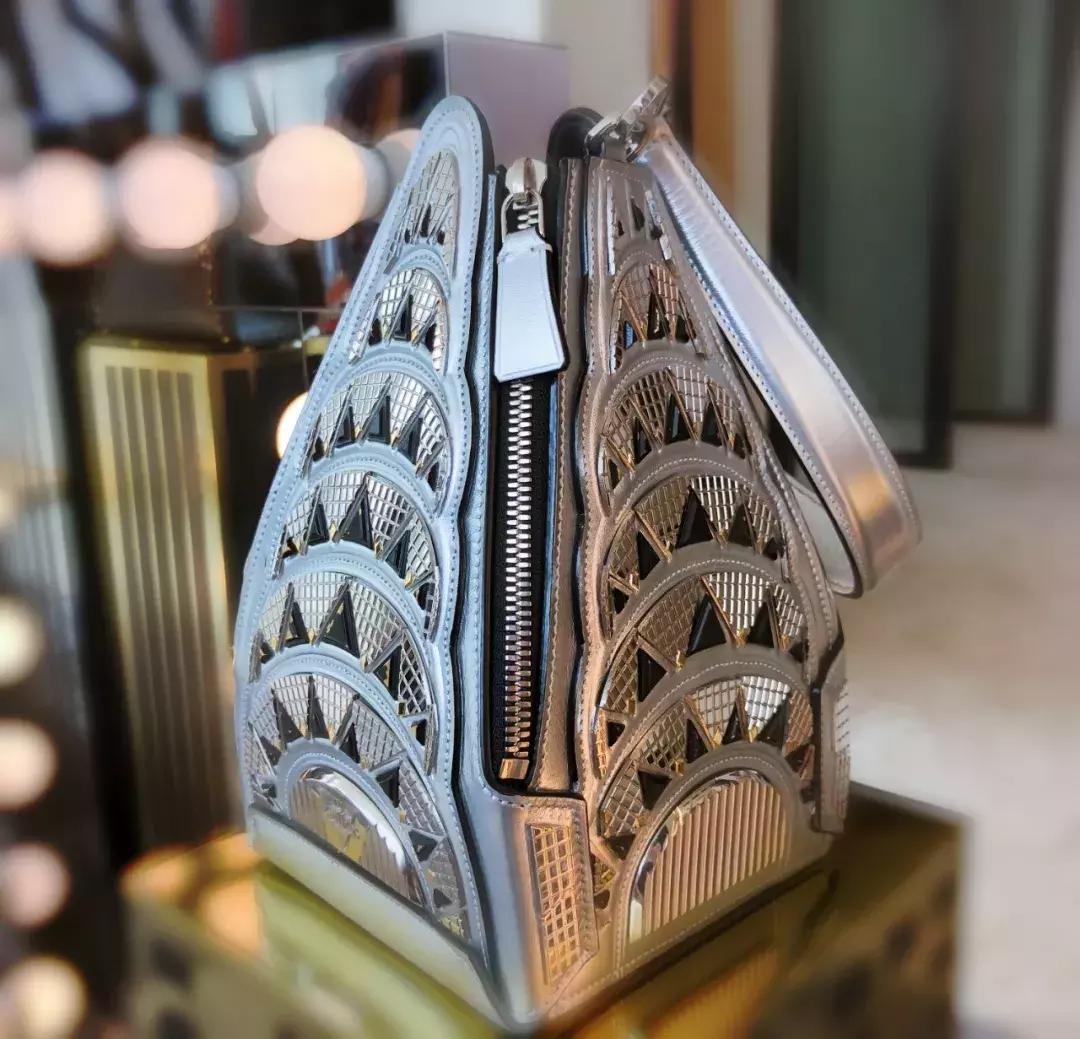 lv出了什么新款吗,lv蝙蝠侠衣服