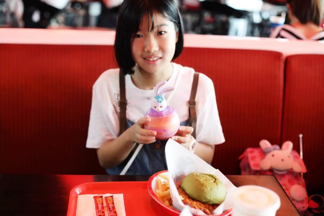 暑假去重庆两个人多少钱,暑假两个人去西藏需要多少钱