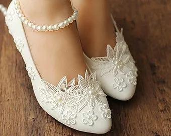 买了双白色高跟鞋，嫌太单调，稍加改造就美过新娘鞋，附教程