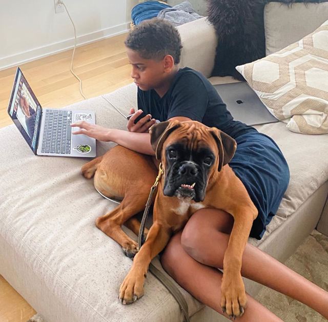 瓦妮莎出去约会,周末瓦妮莎出行