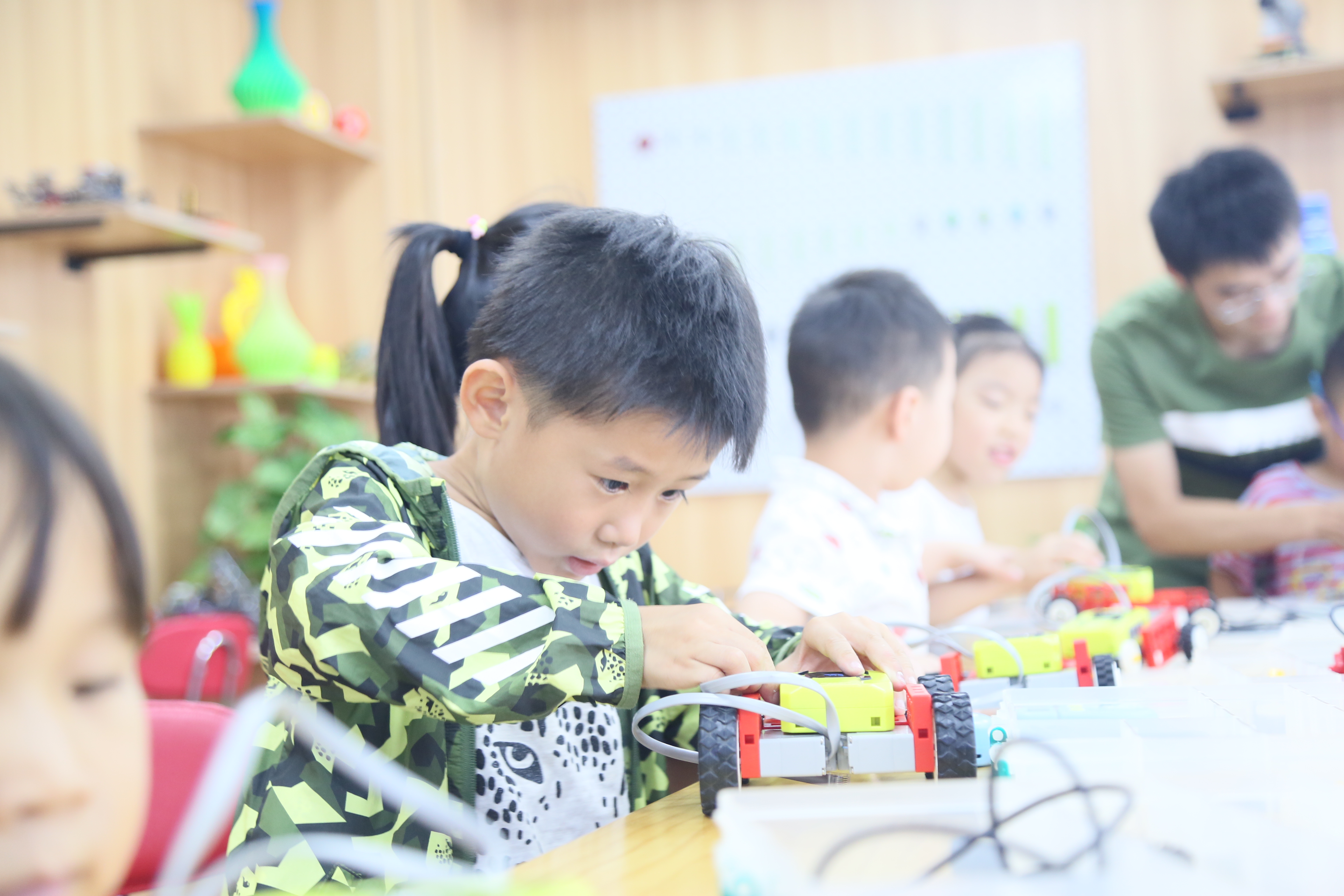 智能按摩机器人加盟,机器人编程教育加盟