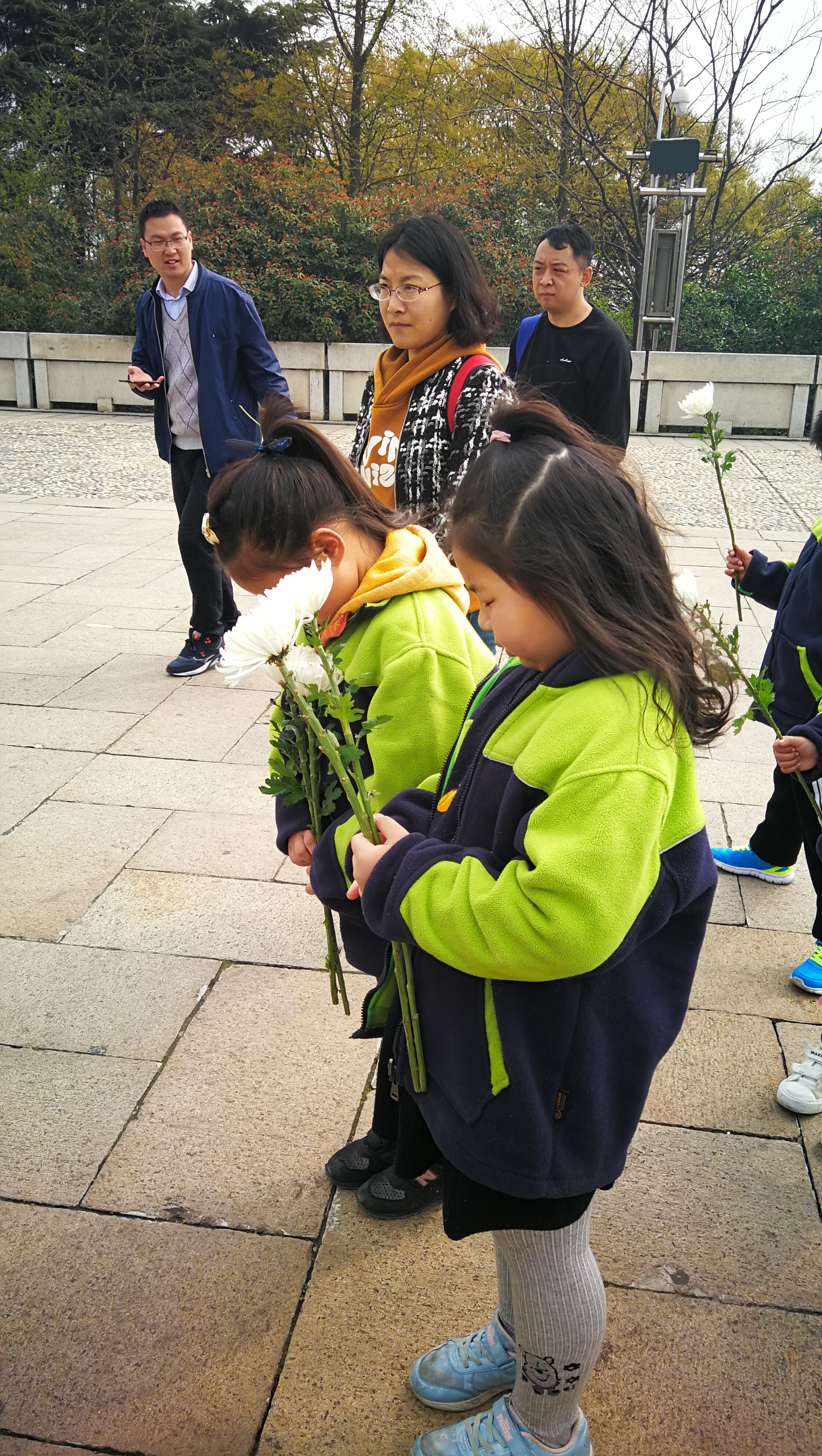 雨花台烈士陵园24只花圈意义,雨花台烈士纪念碑凭吊仪式