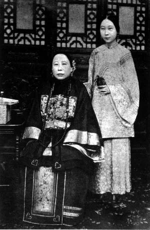 张爱玲的《小团圆》：一个也不放过