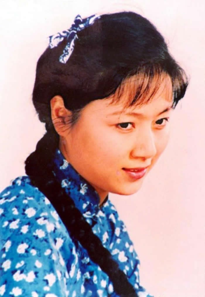 余秋雨前妻李红个人简介,余秋雨前妻李红真实照片