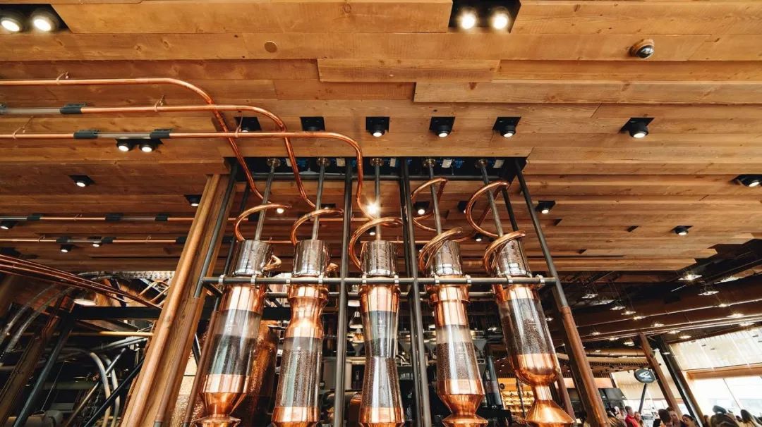 星巴克首席执行官哪里人,星巴克的设计是谁设计的