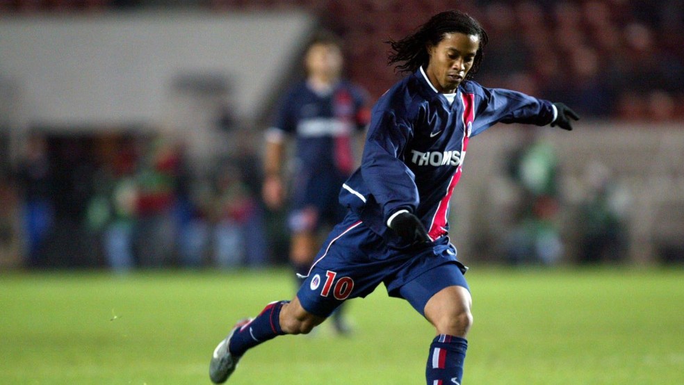 梅西和罗纳尔迪尼奥实况足球,实况足球梅西c罗内马尔三选一