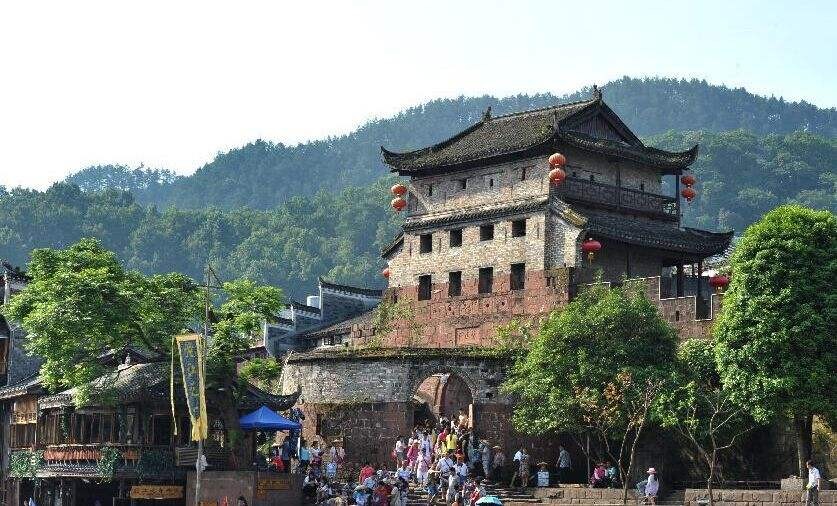 凤凰古城徒步讲解打卡视频,凤凰古城仙剑三取景地打卡