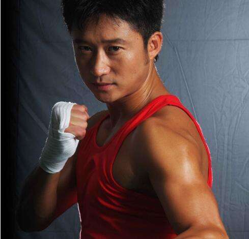 刘畊宏吴京卷腹,吴京健身训练视频