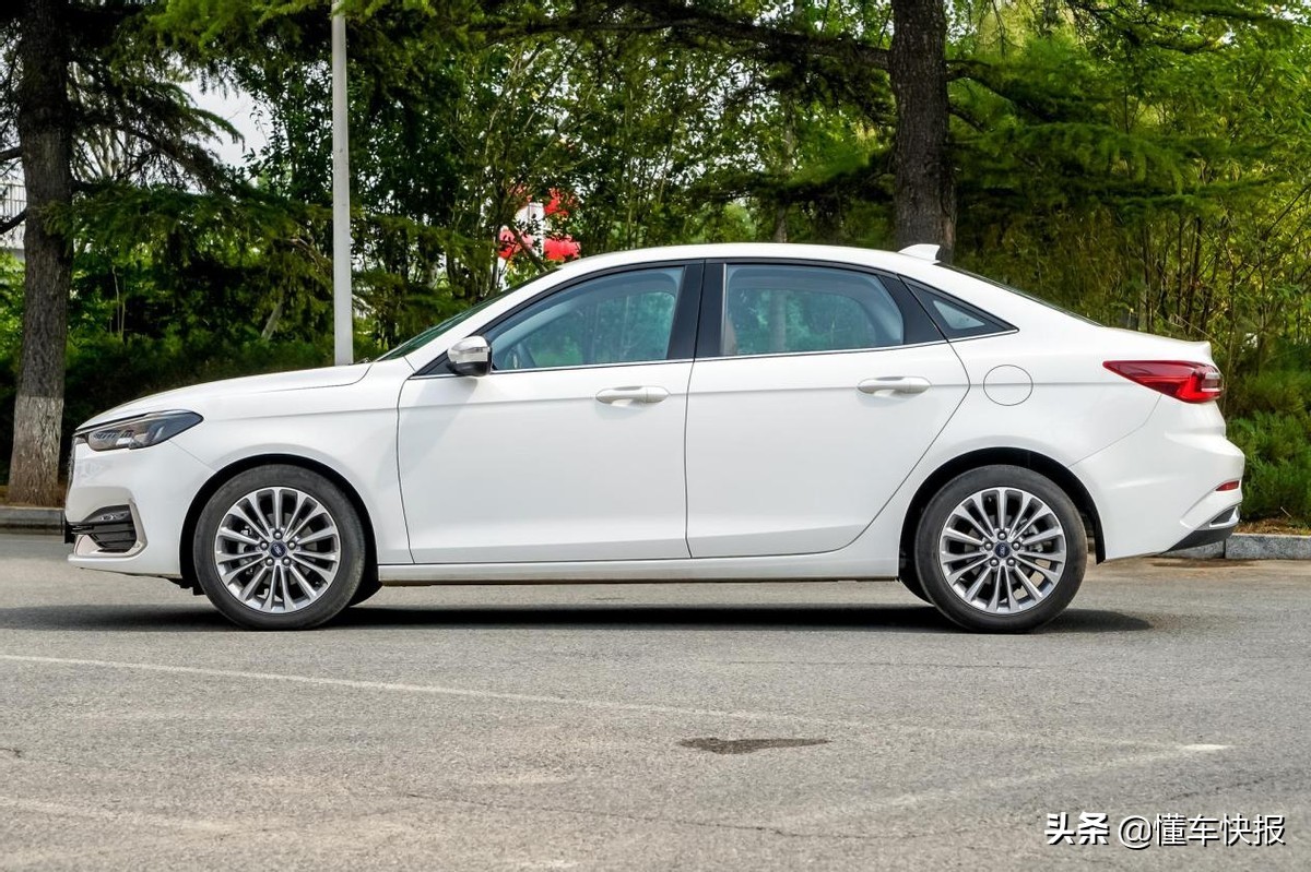 长安福特福睿斯2021钻石版,新款手动福特福睿斯汽车评测