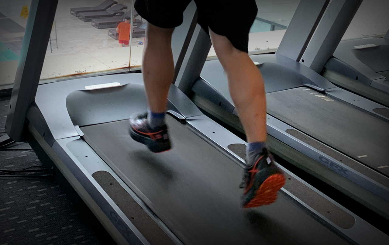 奔跑的Faith-咕咚R2信仰跑步鞋