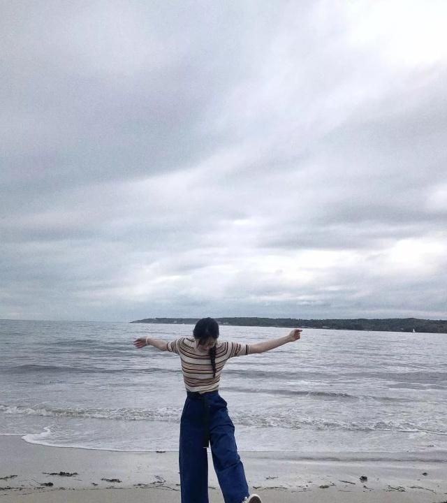 匡威代言人欧阳娜娜,匡威onestar红白拼接欧阳娜娜