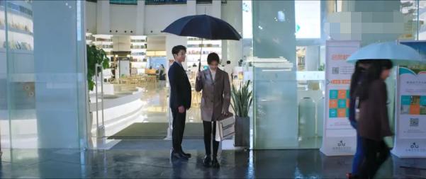 《半糖》制作真壕气?名牌衣服包包扎堆,男二一块表就上百万