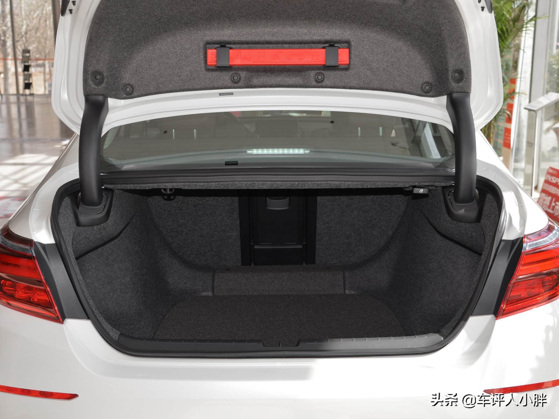 最新款本田inspire混动版,本田混动20万左右的车推荐