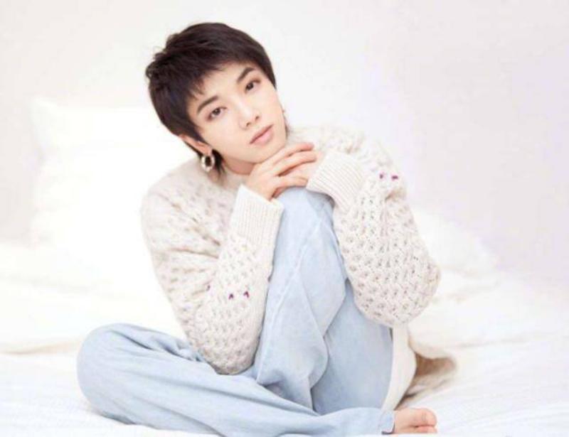 华晨宇以前短发照片,华晨宇各个时期的头发照片