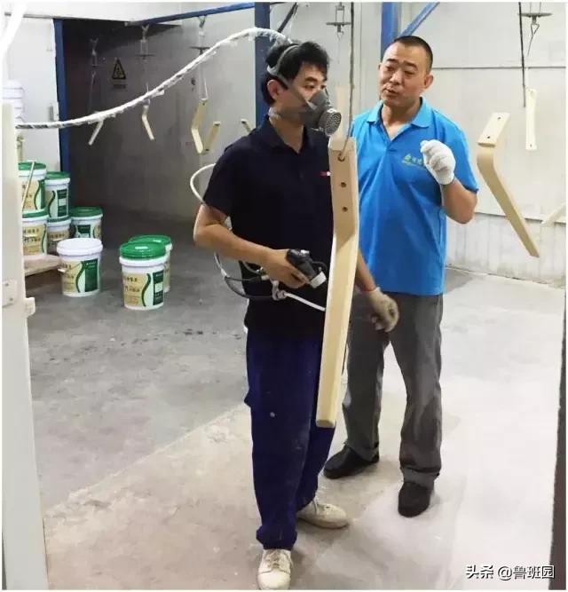 水性漆使用时要加多少水,水性漆多久可以见水