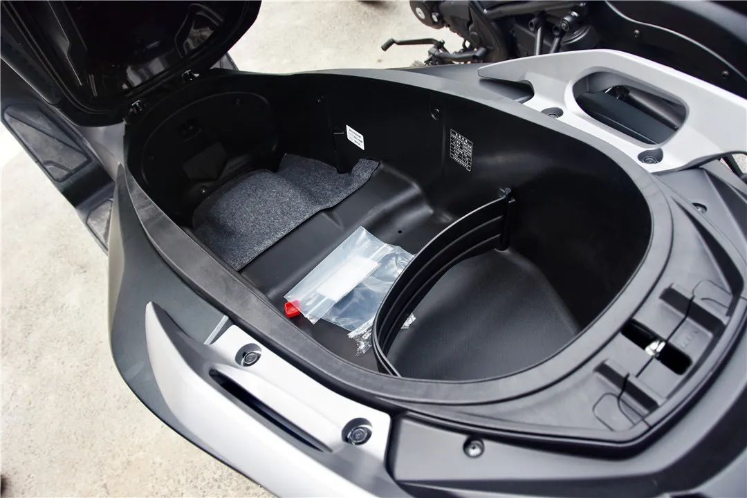 本田踏板车nss300和nss350,本田nss350和光阳s350哪个好