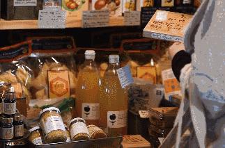 这间面包店，开在无人问津的乡下，而且每周只营业三天｜美好生活