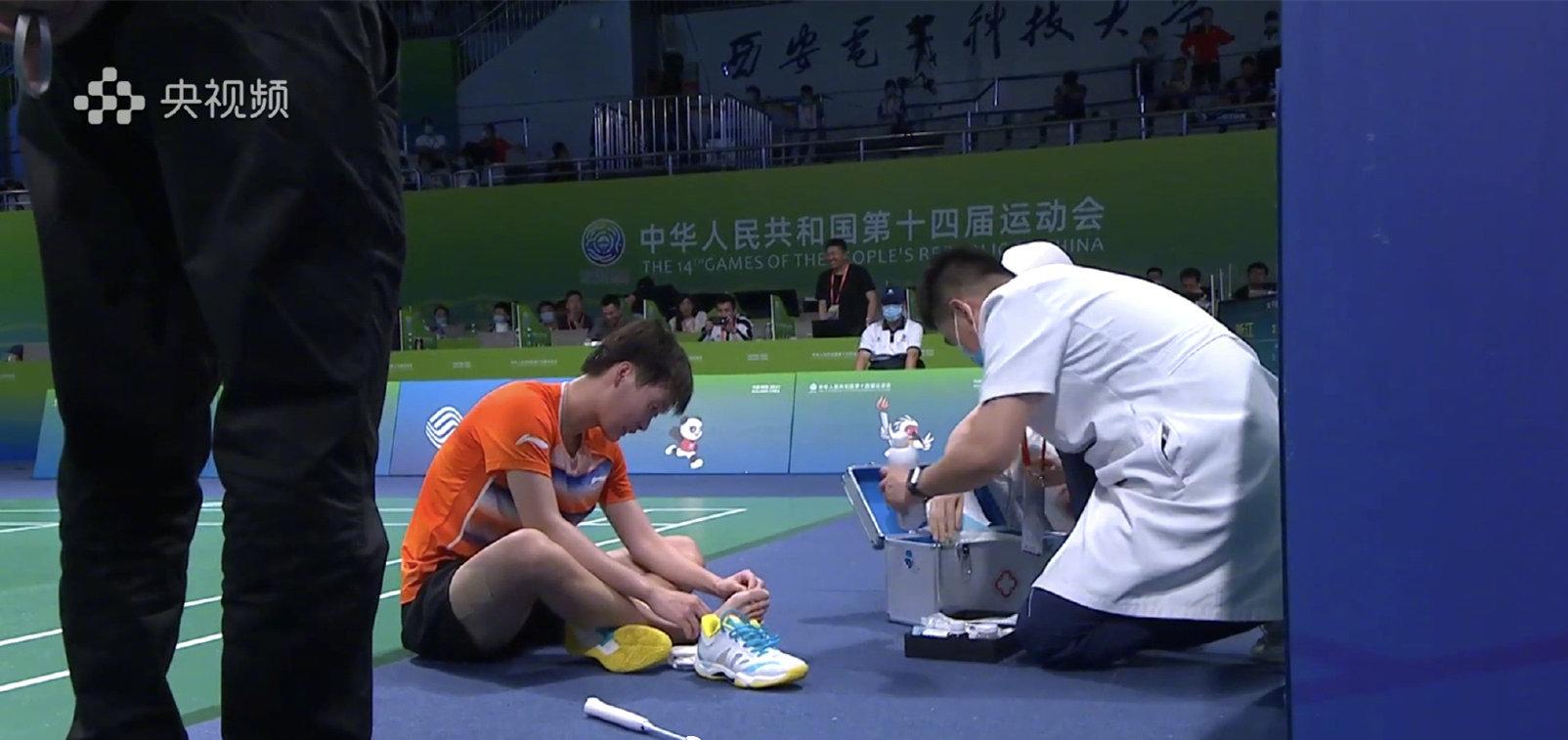 奥运冠军脚被划伤,李宁鞋扎破运动员