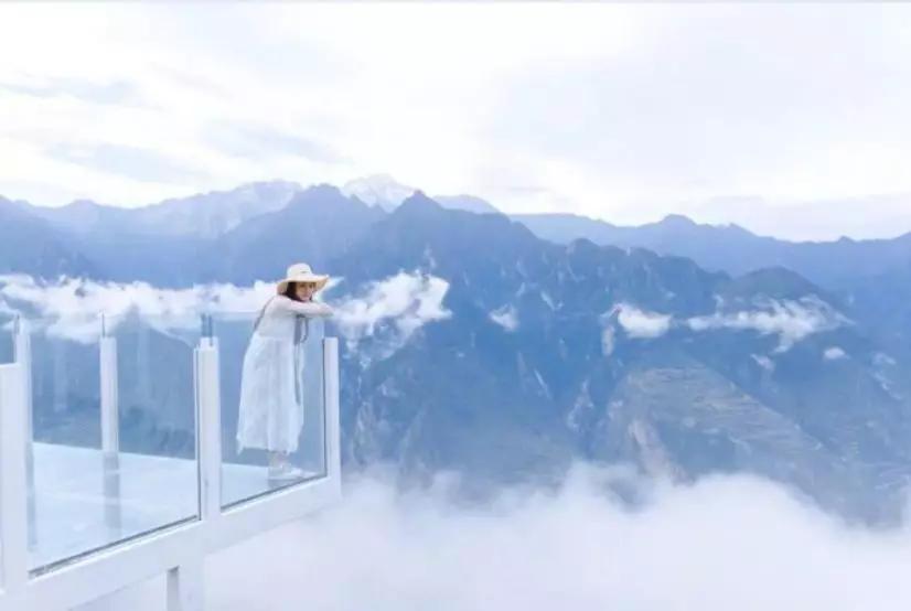 慢综艺之光拒绝剧本测评数十家“顶级”民宿，第一期就是浮云牧场