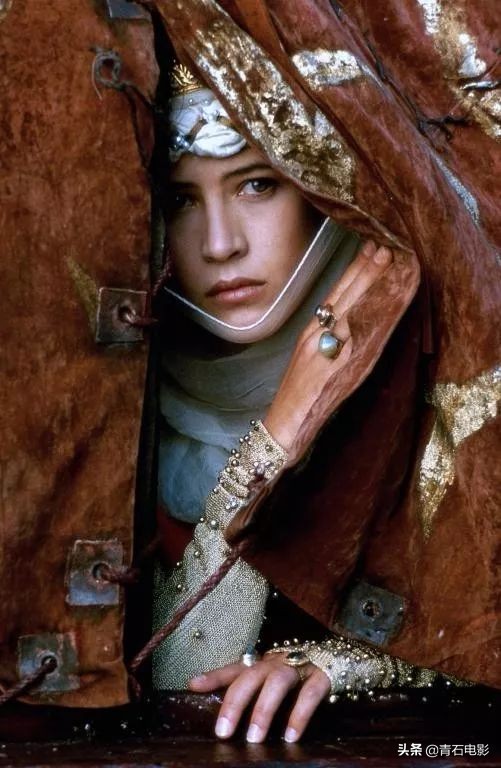 血与光交织的战争史诗，女神苏菲玛索盛世美颜，豆瓣评分高达8.9