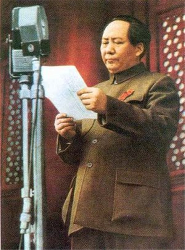 毛主席的穿衣之道：接见外宾穿毛式服装，平时“缝缝补补”