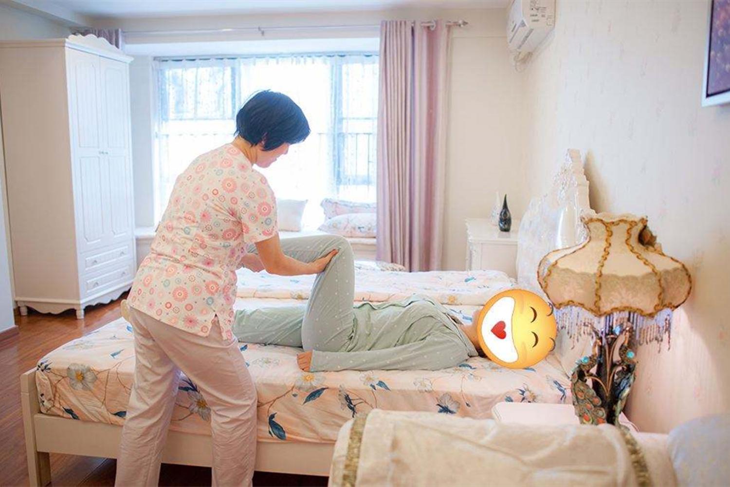 产后坐月子要婆婆还是妈妈来照顾,月子期间谁来照顾宝宝比较好