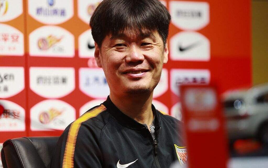 中国男足主帅李霄鹏最新消息,世界排名第一的主帅