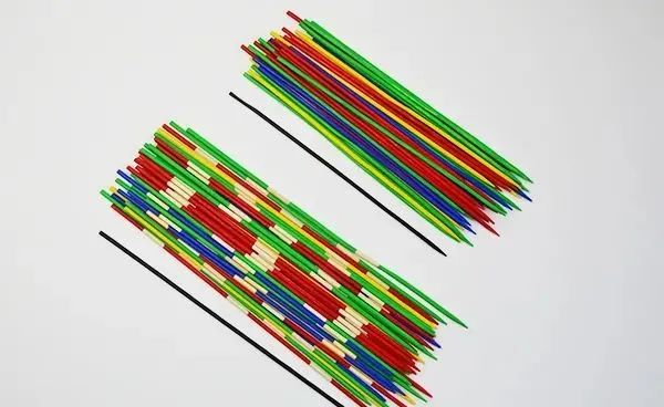 15个人左右玩的小游戏,15个人玩的室内游戏