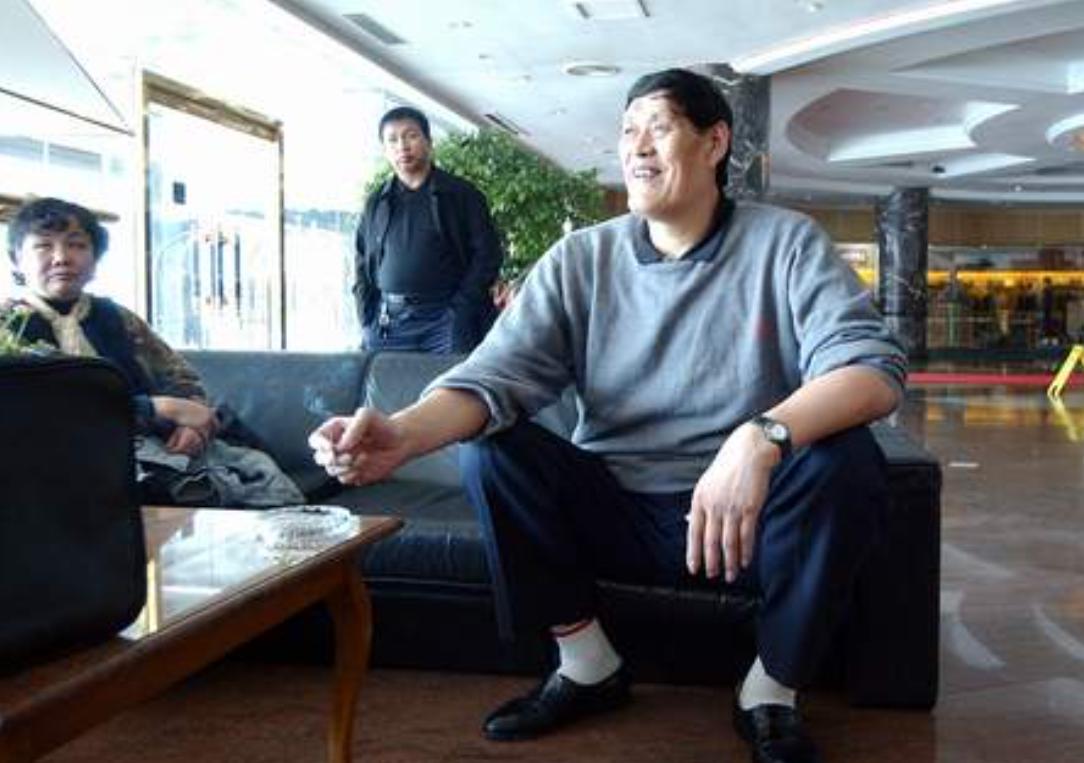 穆铁柱葬礼现场,郑海霞穆铁柱巨人症