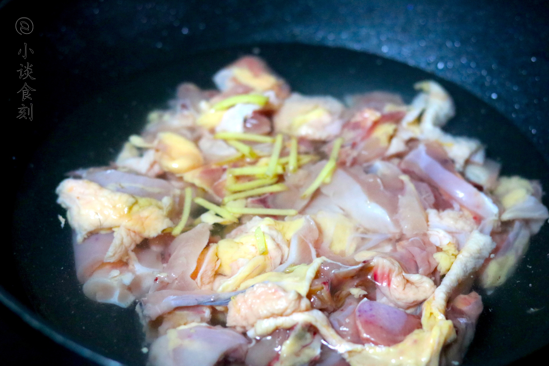 烧鸡为什么要炸一下再做,烧鸡要不要去血水